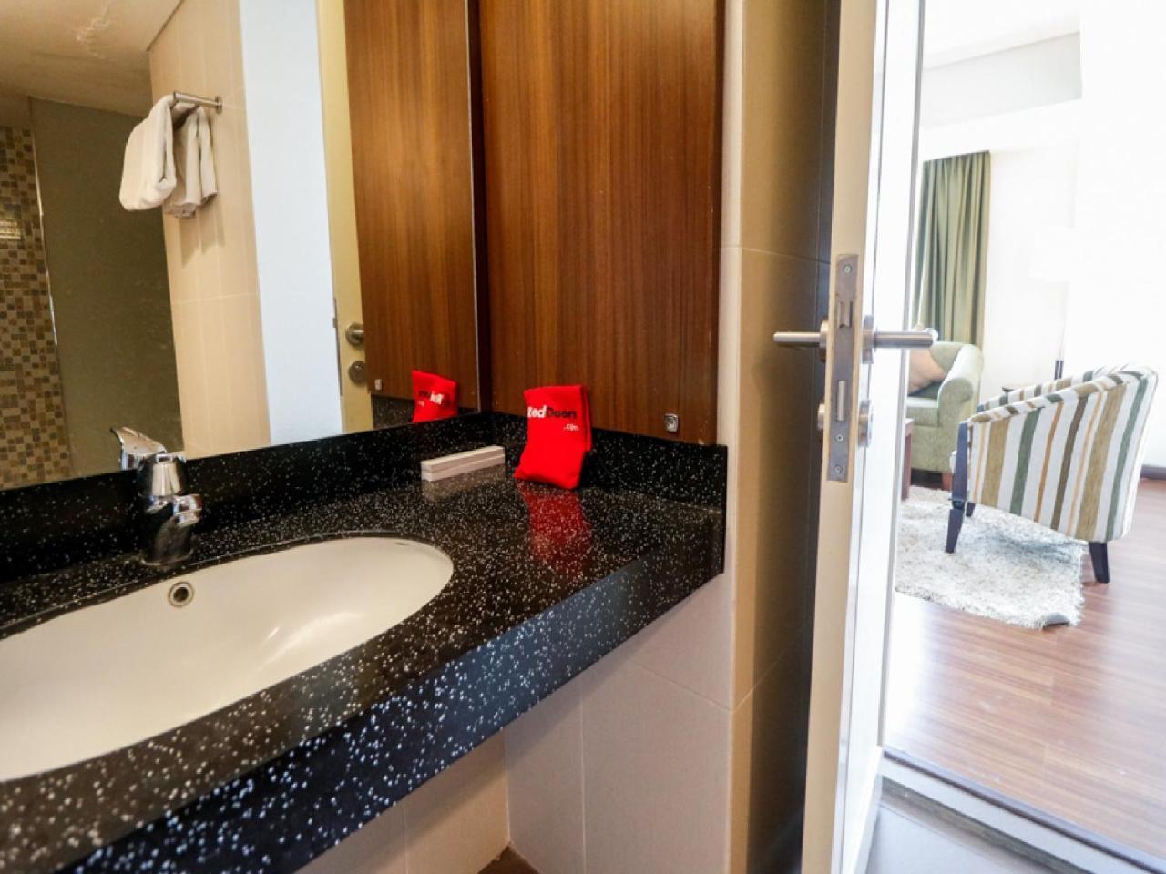 Reddoorz Near Senopati 2 Hotel Jakarta